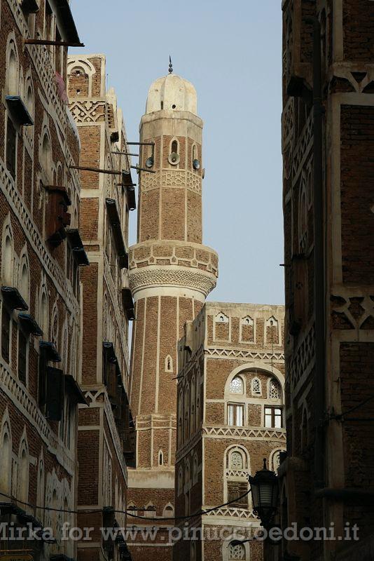 IMG_5621  per le vie di Sana'a.jpg